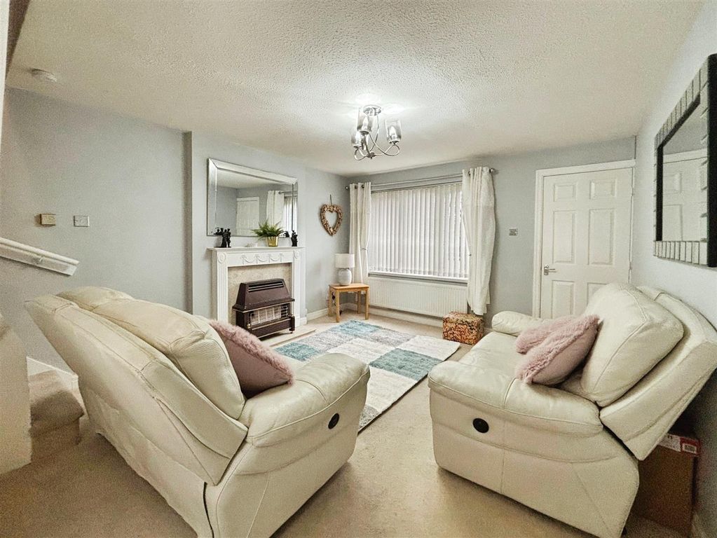 Property photo 2 of 18 Lounge