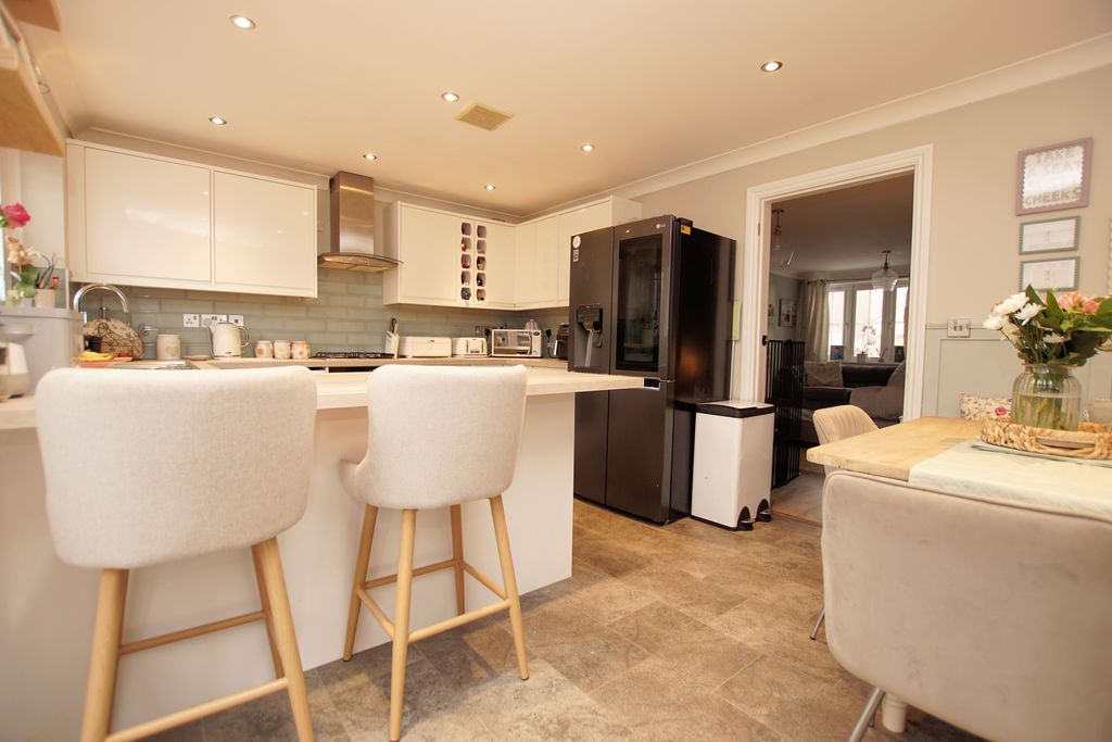 Property photo 3 of 14 Kitchen/Dining Room