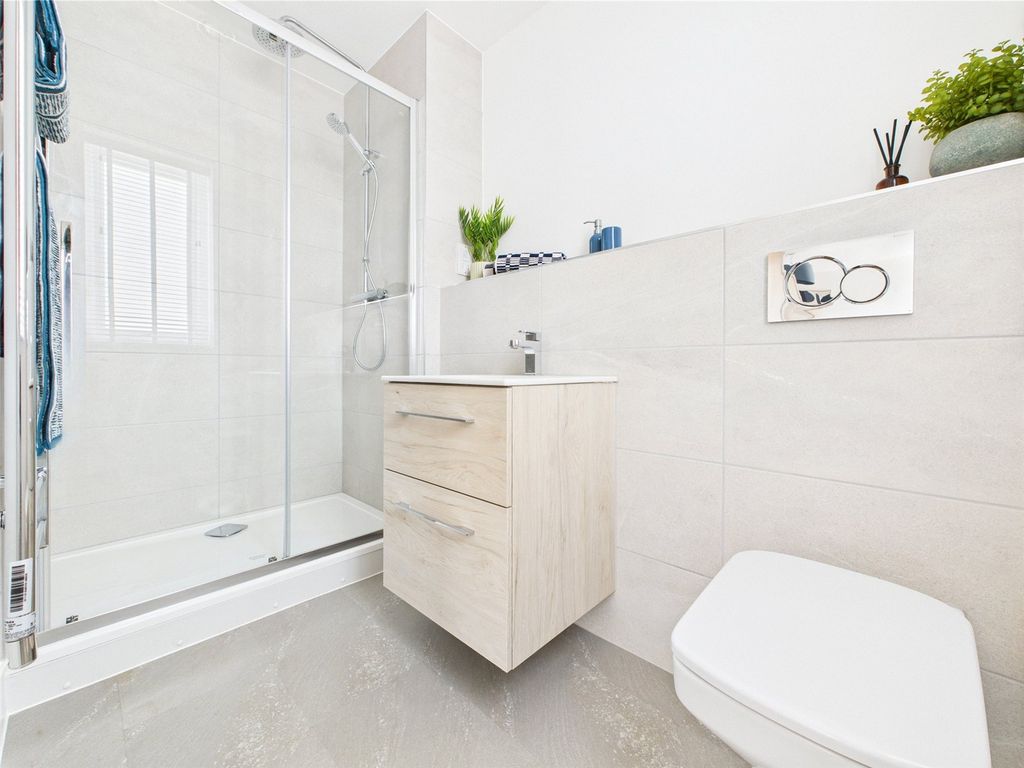 Property photo 3 of 11 En Suite