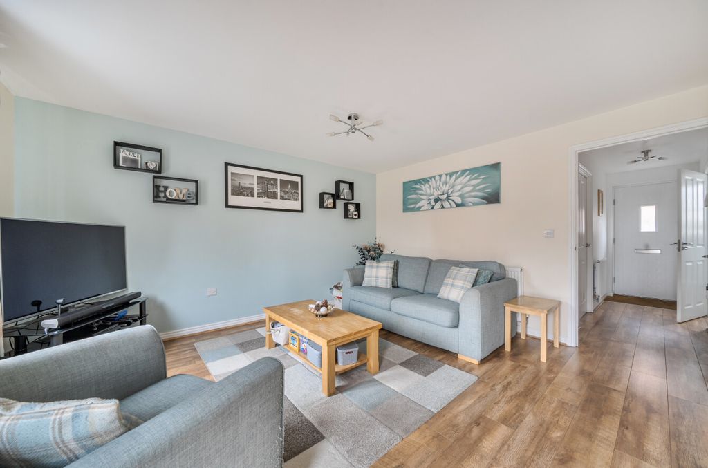 Property photo 2 of 14 147296316A2Bfe92d8439