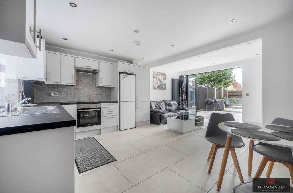 Property photo 3 of 19 Photo 15