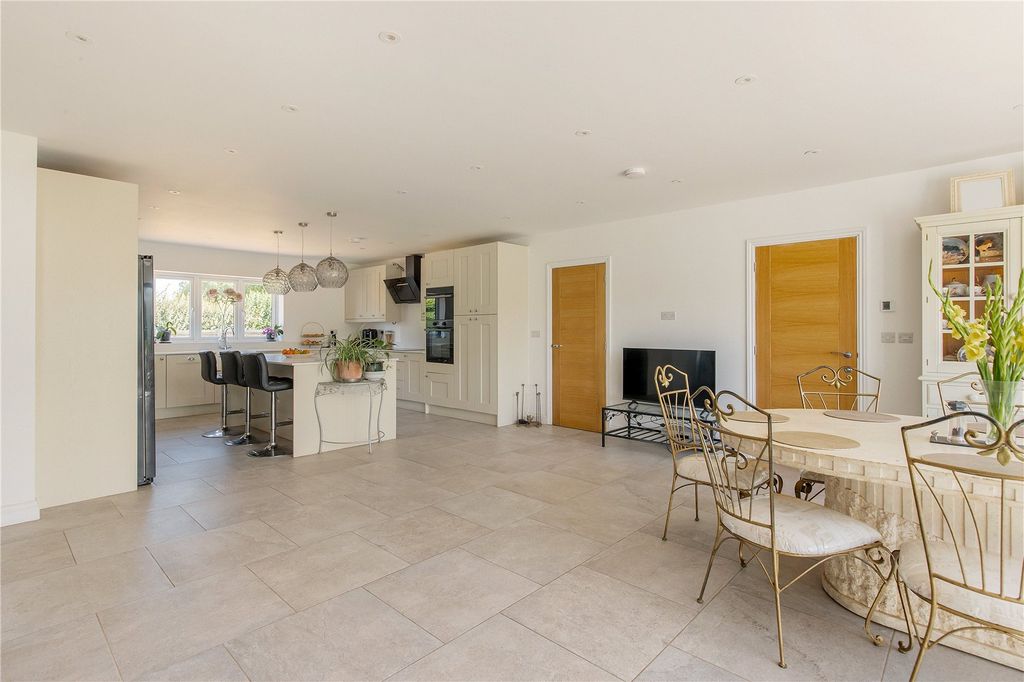 Property photo 2 of 17 Kitchen/Dining