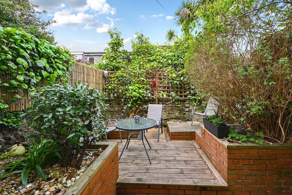Property photo 2 of 19