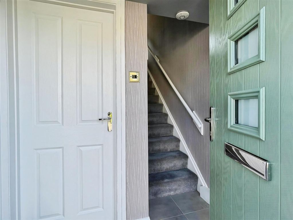 Property photo 2 of 33 Entrance Porch