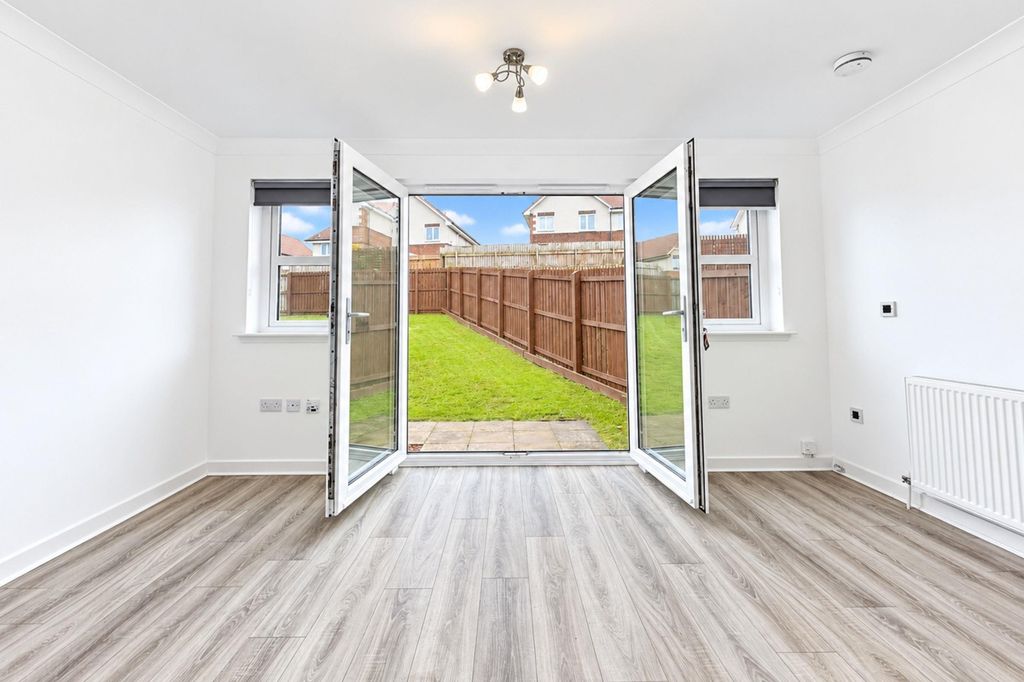 Property photo 1 of 32