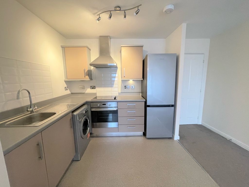 Property photo 2 of 12 Picture No. 17