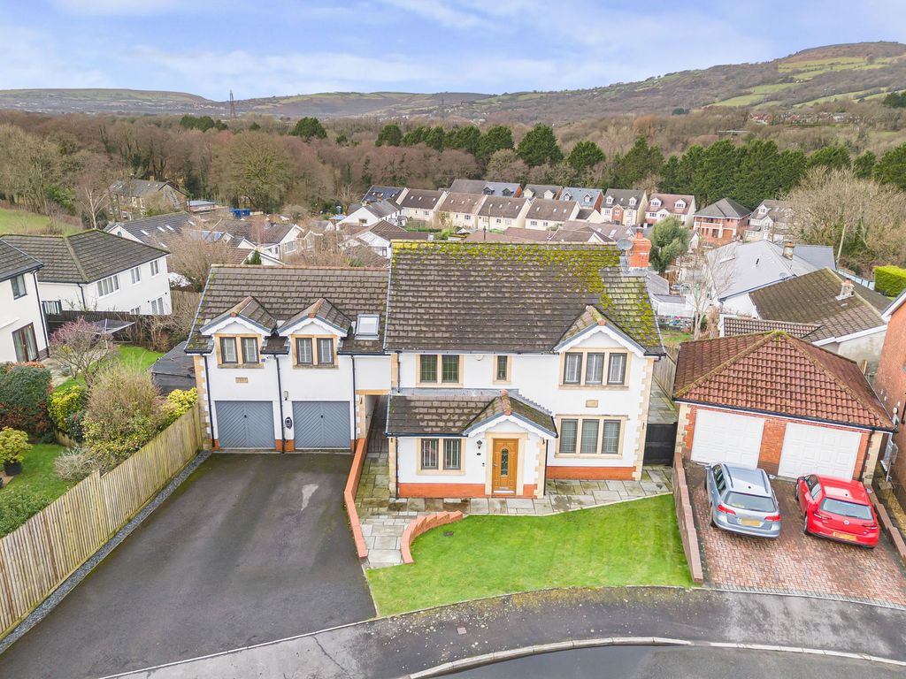 Property photo 2 of 39