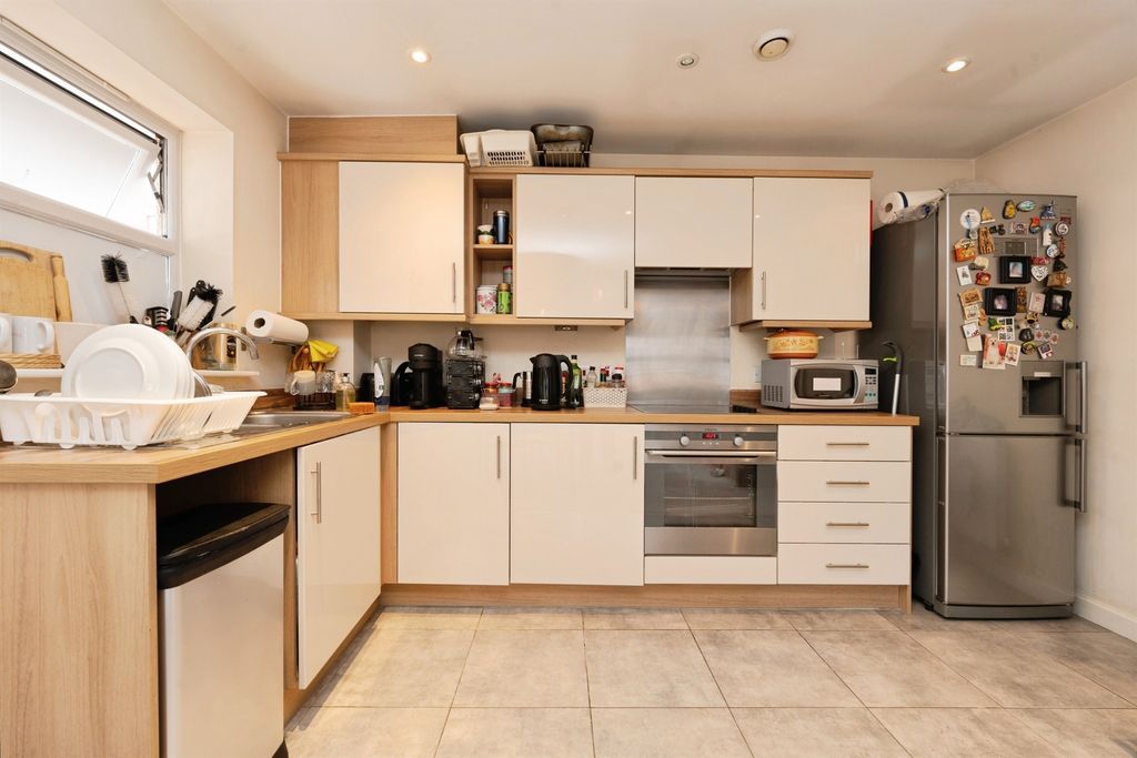 Property photo 3 of 23