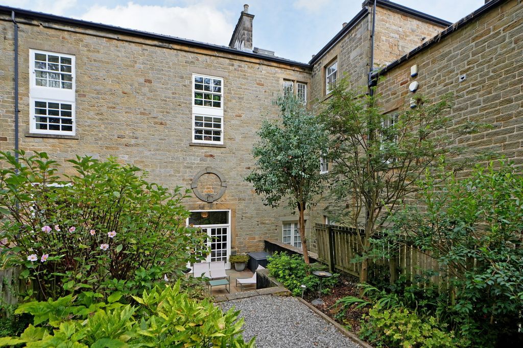 Property photo 3 of 52