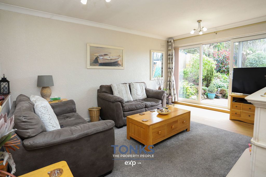 Property photo 2 of 26