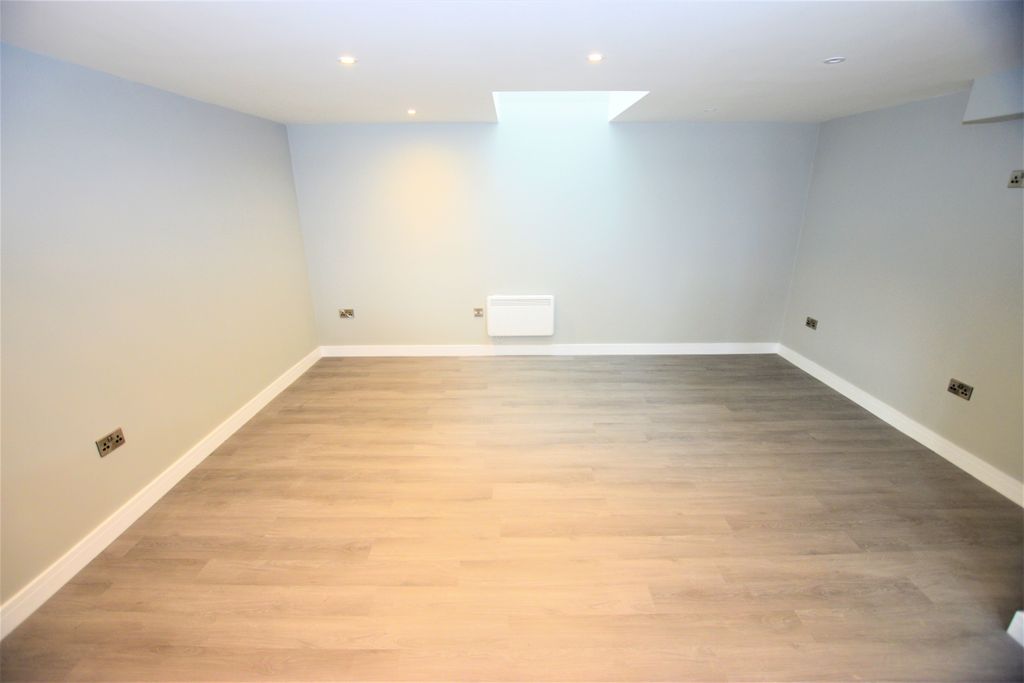 Property photo 3 of 7 Photo 03