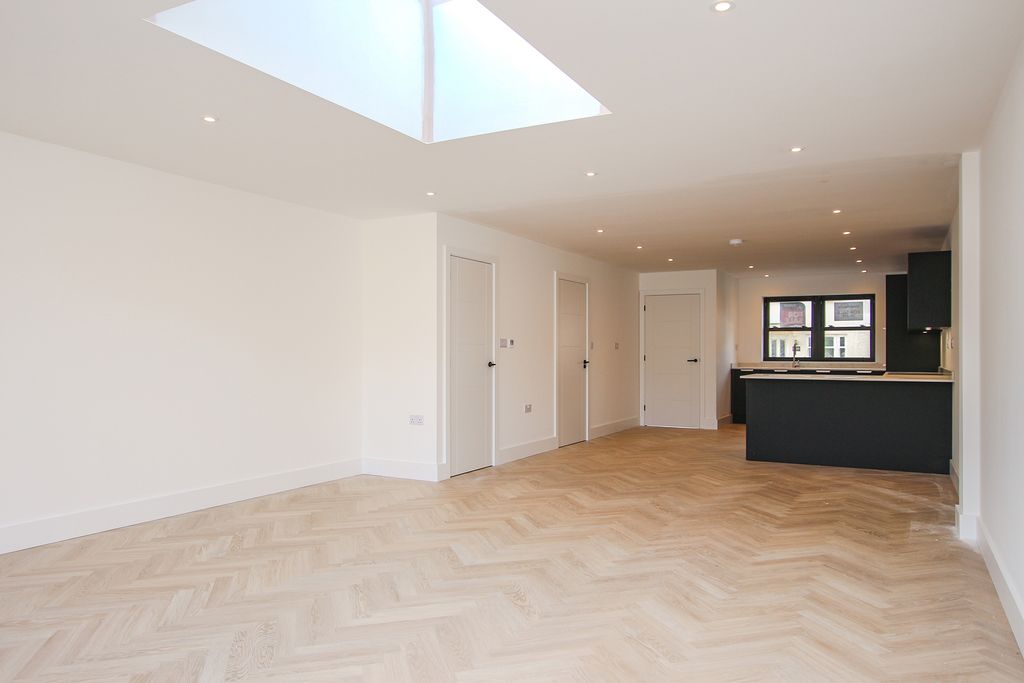 Property photo 3 of 14 Photo 2