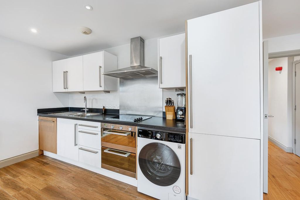 Property photo 3 of 14 5 Wellington Place-7.Jpg