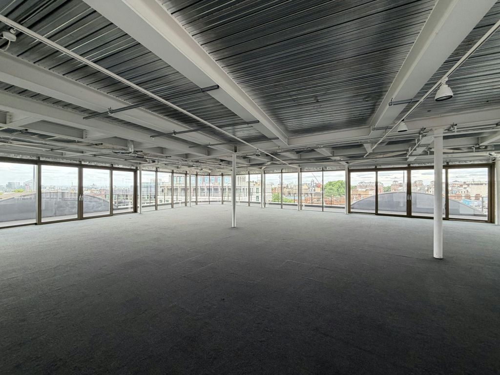 Property photo 2 of 8 30 Berkeley Sq - Internal