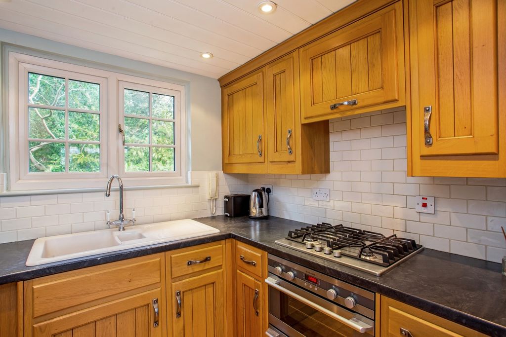 Property photo 3 of 11 Kitchen