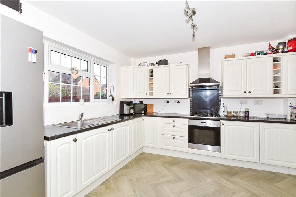 Property photo 3 of 15 Kitchen