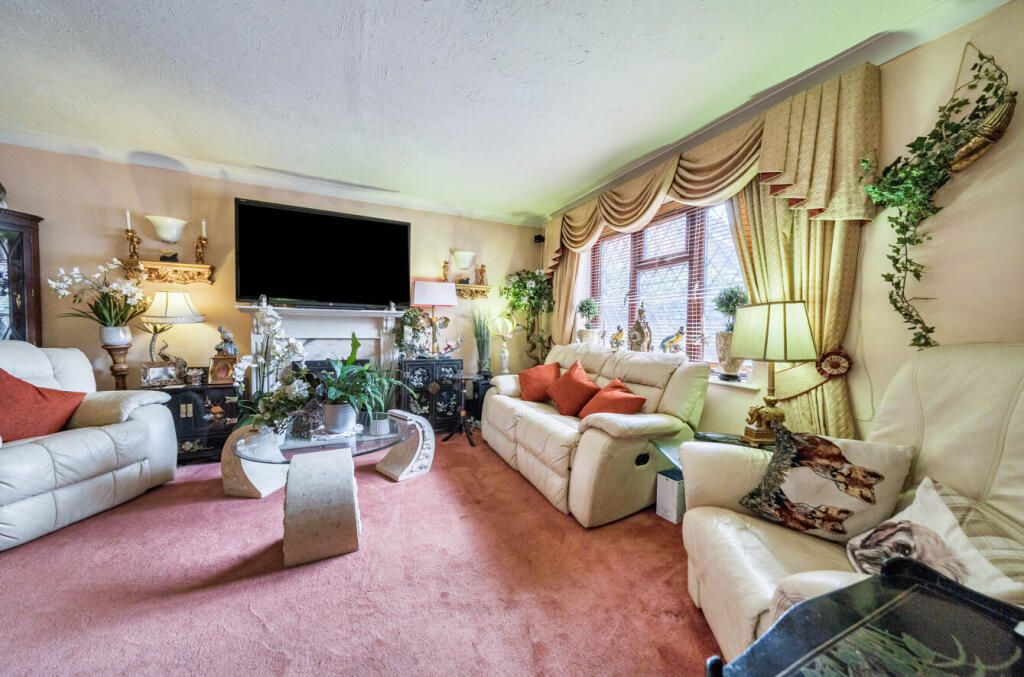 Property photo 3 of 14 Sitting Room