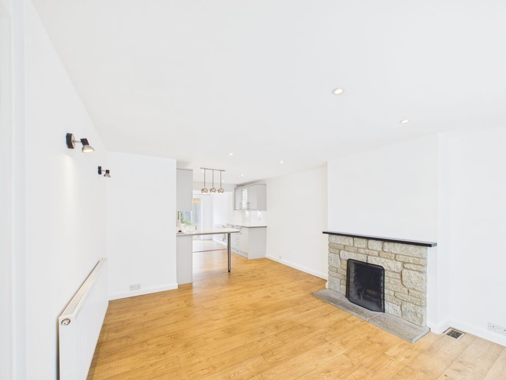 Property photo 3 of 14 Cam02808G0-Pr0184-Still005