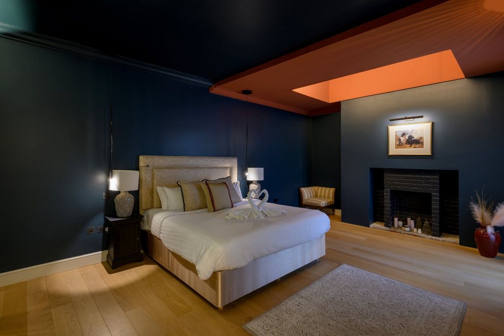 Property photo 2 of 17 Principal Bedroom