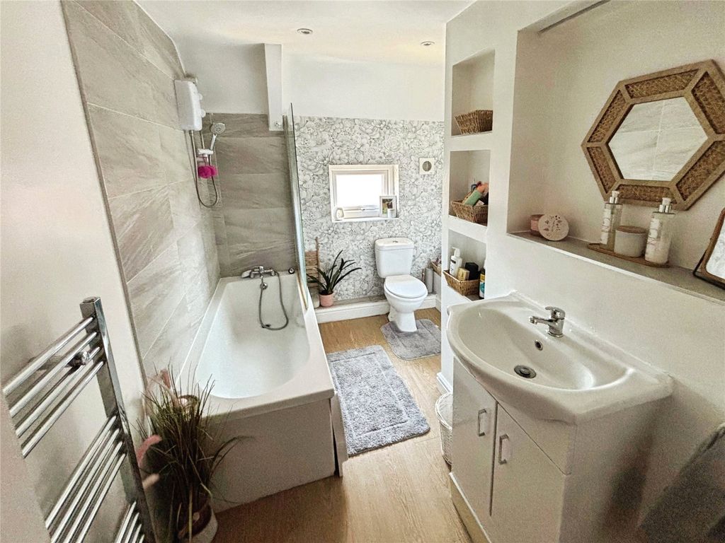 Property photo 2 of 13 Bathroom/Wc