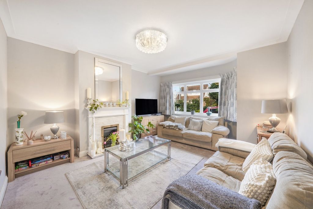 Property photo 3 of 23 4873654