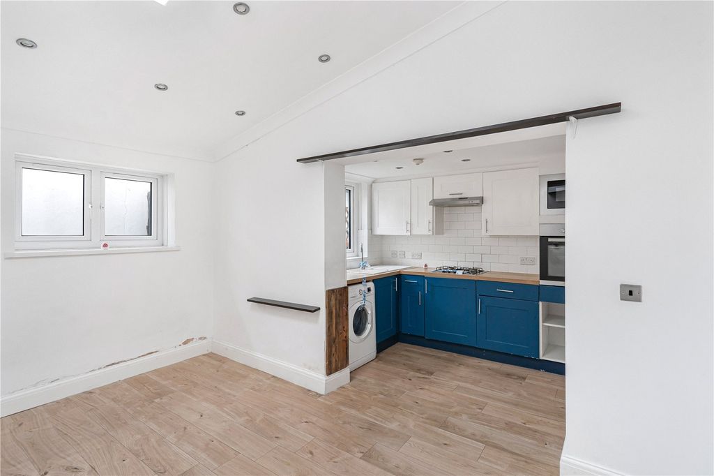 Property photo 1 of 17 Reception/Kitchen