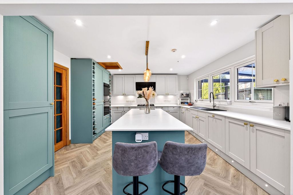 Property photo 2 of 74 Kitchen / Breakfasting Room