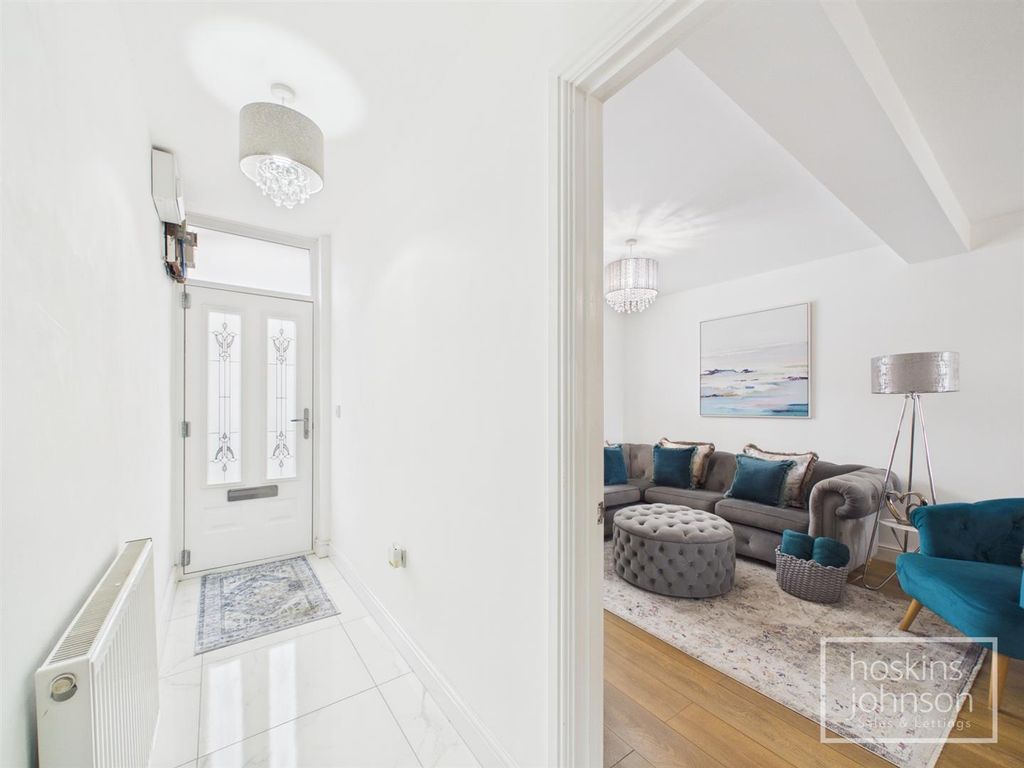 Property photo 2 of 26 Entrance Hall