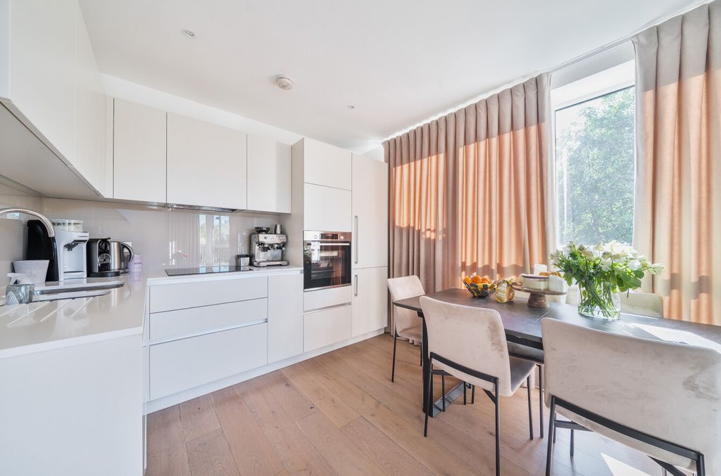 Property photo 3 of 21 1362723-3-68E3Daa...