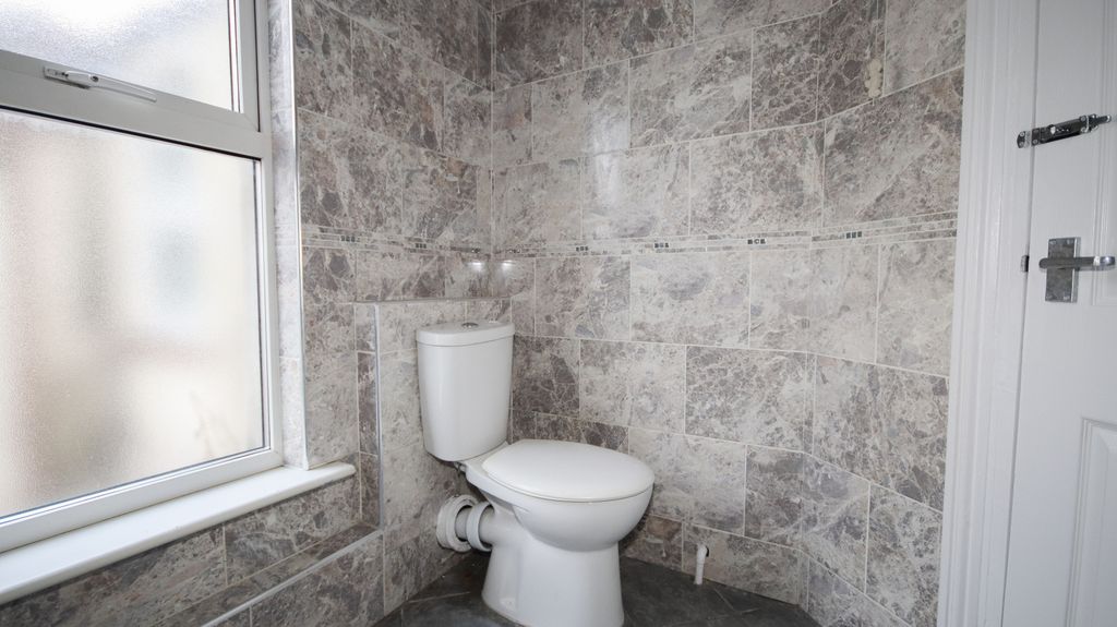 Property photo 3 of 7 Bathroom