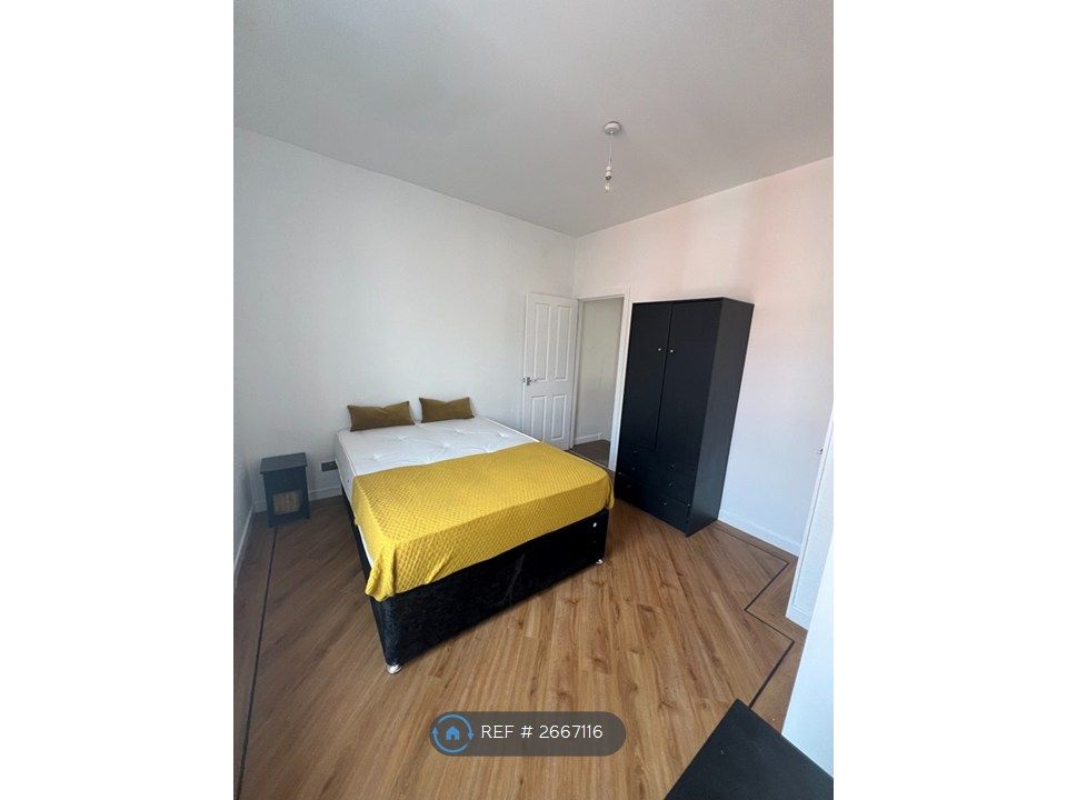 Property photo 3 of 12 Bedroom 1