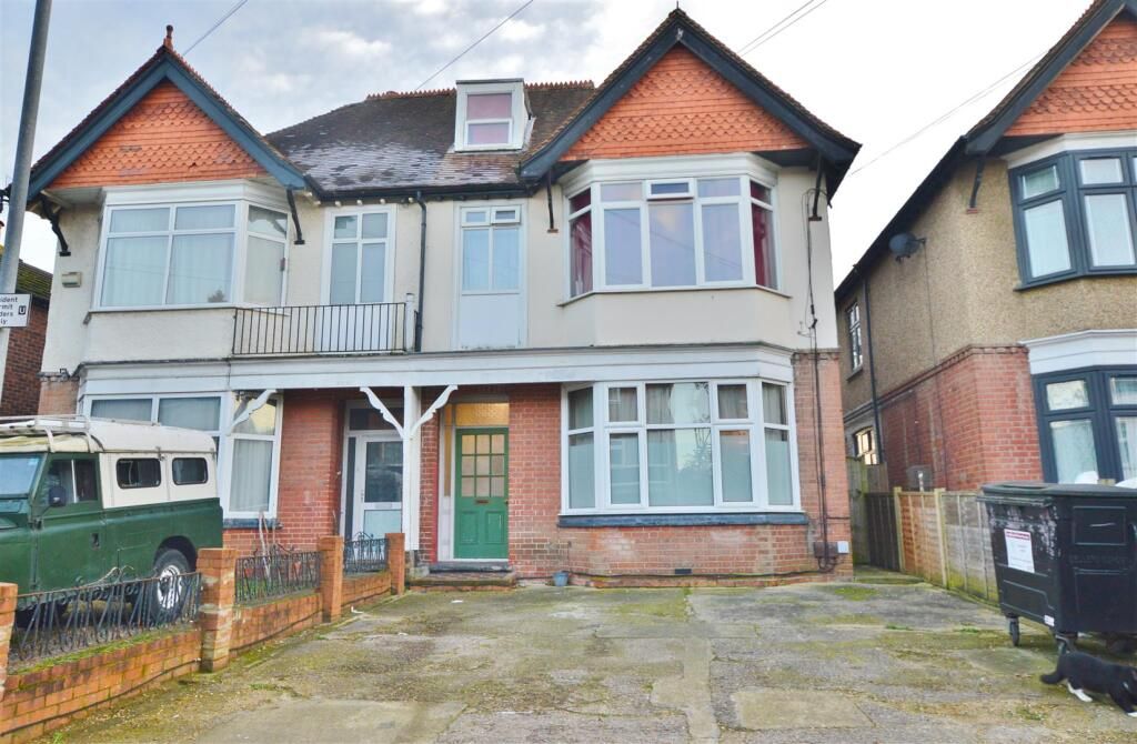 Property photo 1 of 13 1 Bed Flat To Rent Upton Road, Slough Sl1