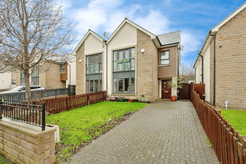 Property photo 1 of 23 External