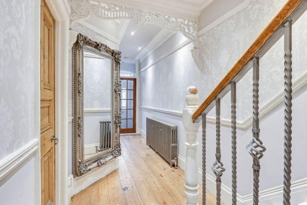 Property photo 3 of 25