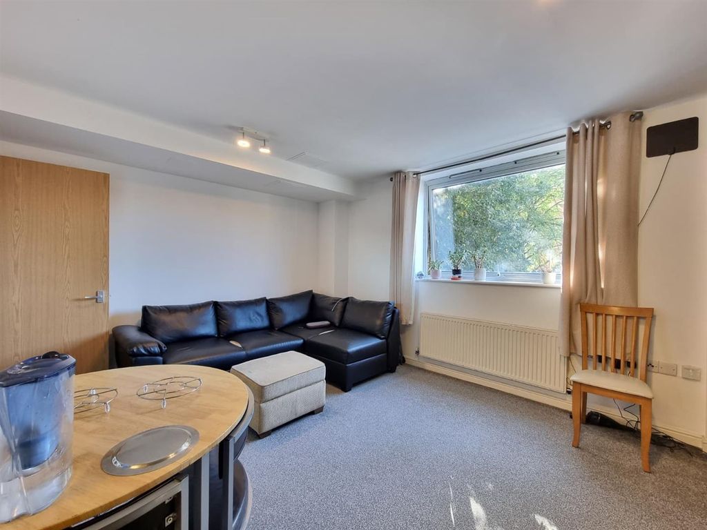 Property photo 3 of 9 04.Jpg