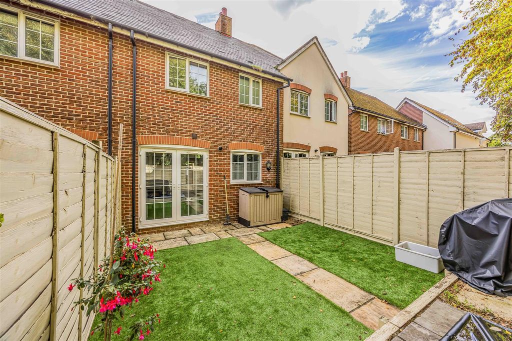 Property photo 1 of 19 10 Letcombe Place, Horndean-Small-Porticomarketing
