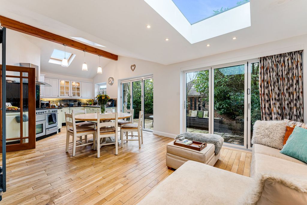 Property photo 3 of 37