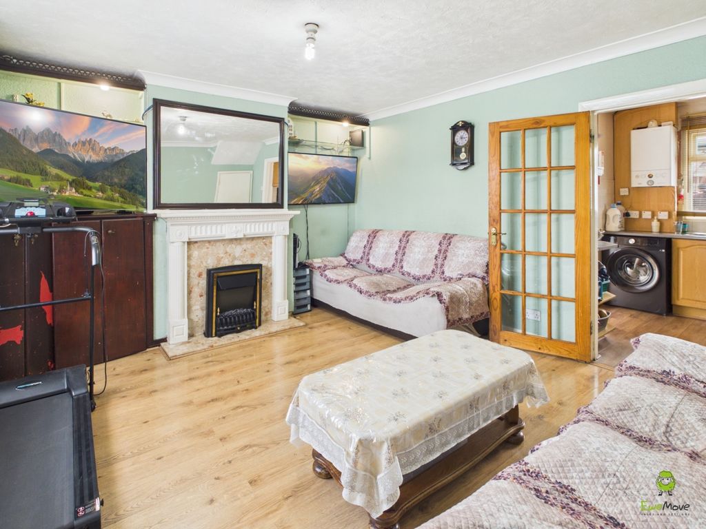Property photo 2 of 11 Living Room Presented By James Hillier Of Ewemove