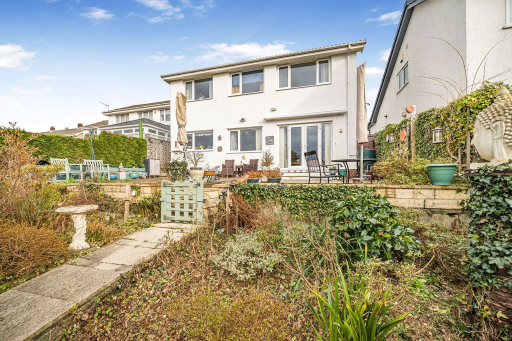 Property photo 2 of 31