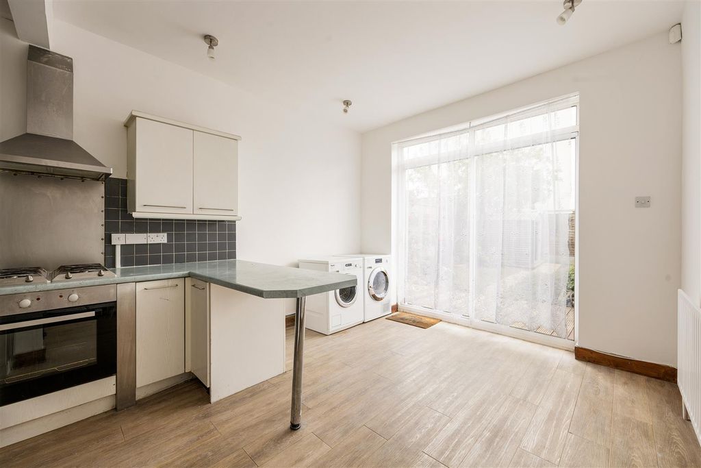 Property photo 3 of 27 Margery Park Road, E7