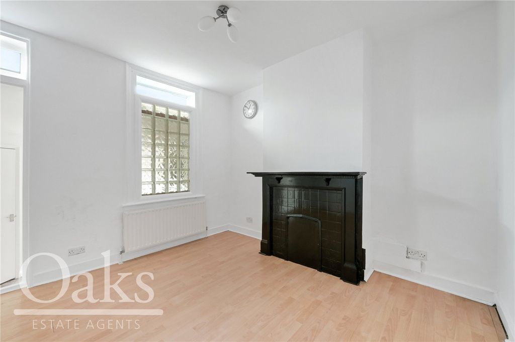 Property photo 3 of 8 Picture No. 12