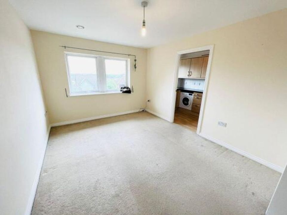 Property photo 3 of 8 3738024365Img010000Max656x437