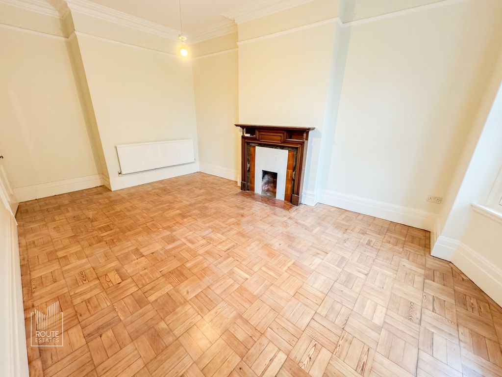 Property photo 1 of 8 Photo 8