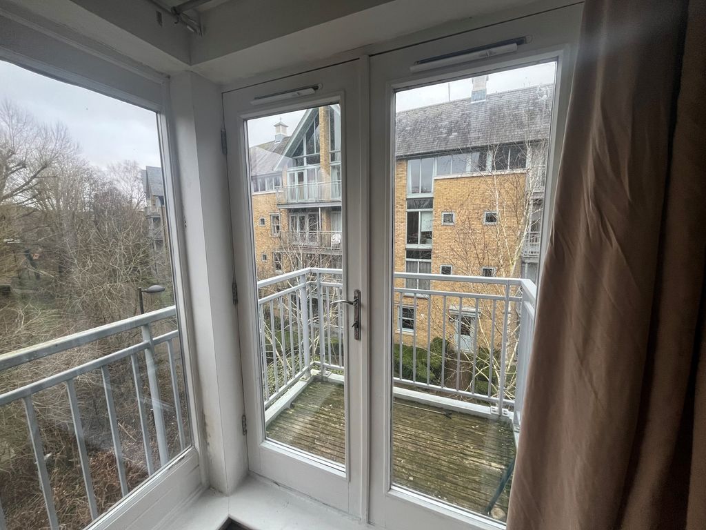 Property photo 3 of 8 Balcony