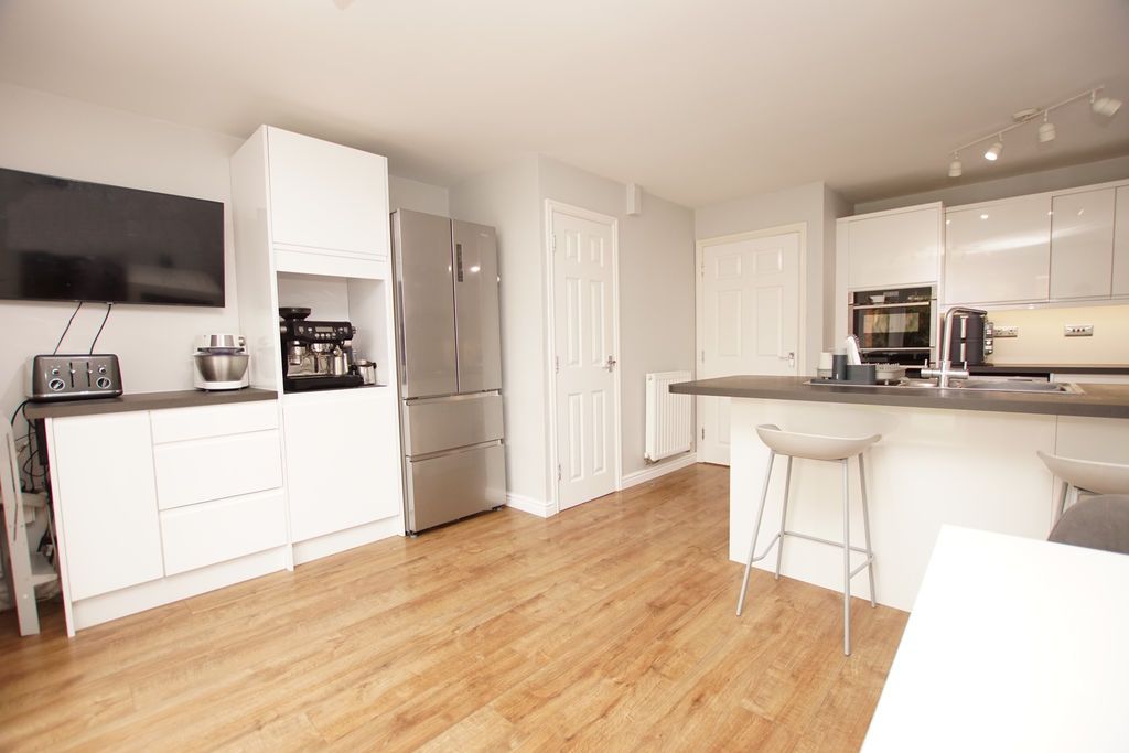 Property photo 3 of 18 Kitchen/Dining Room