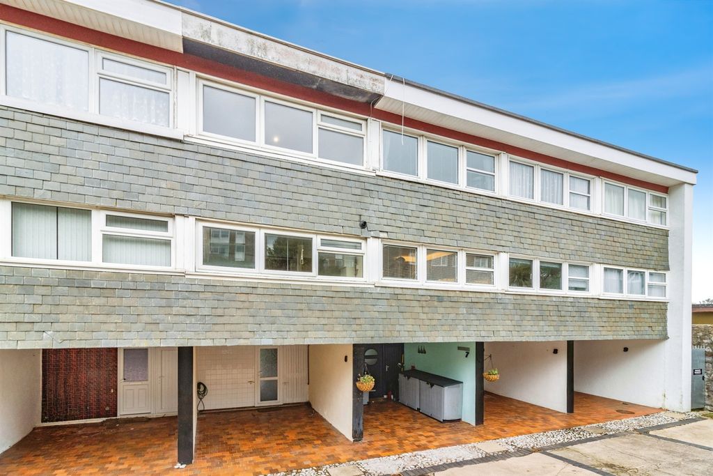 Property photo 3 of 27