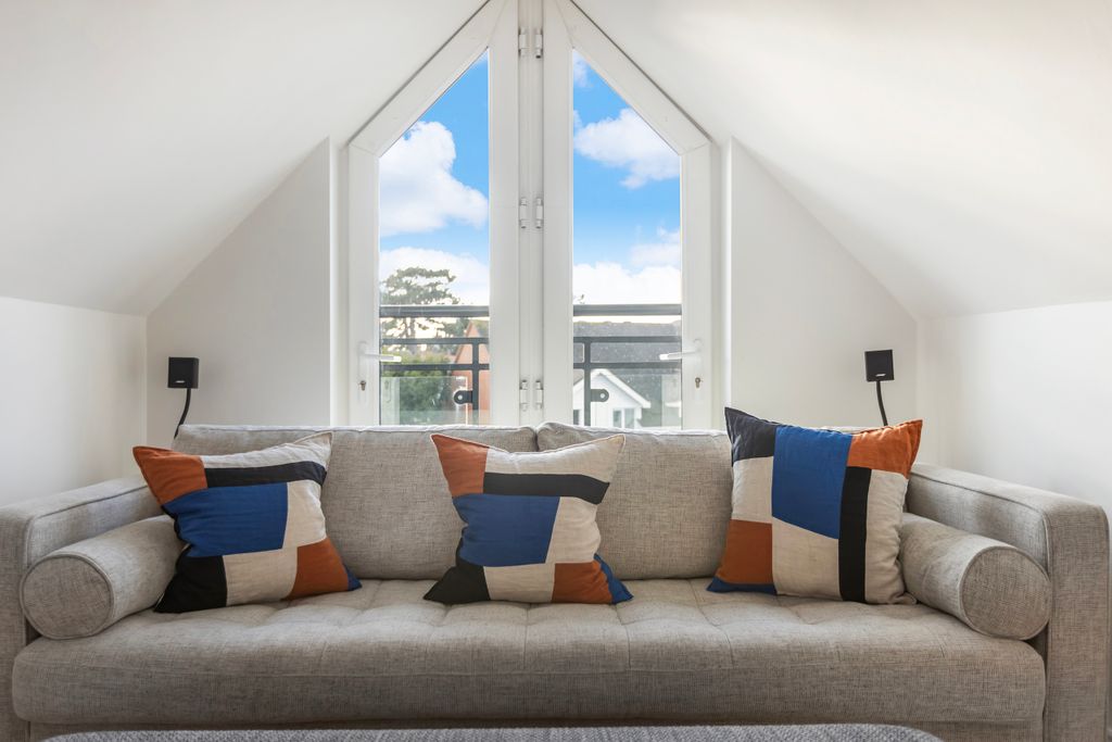 Property photo 2 of 20 Features