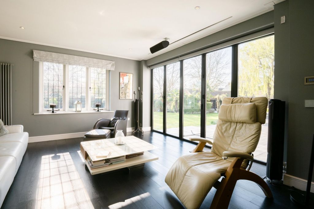 Property photo 2 of 19 Drawing Room