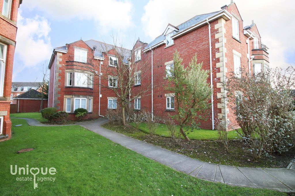 Property photo 2 of 20