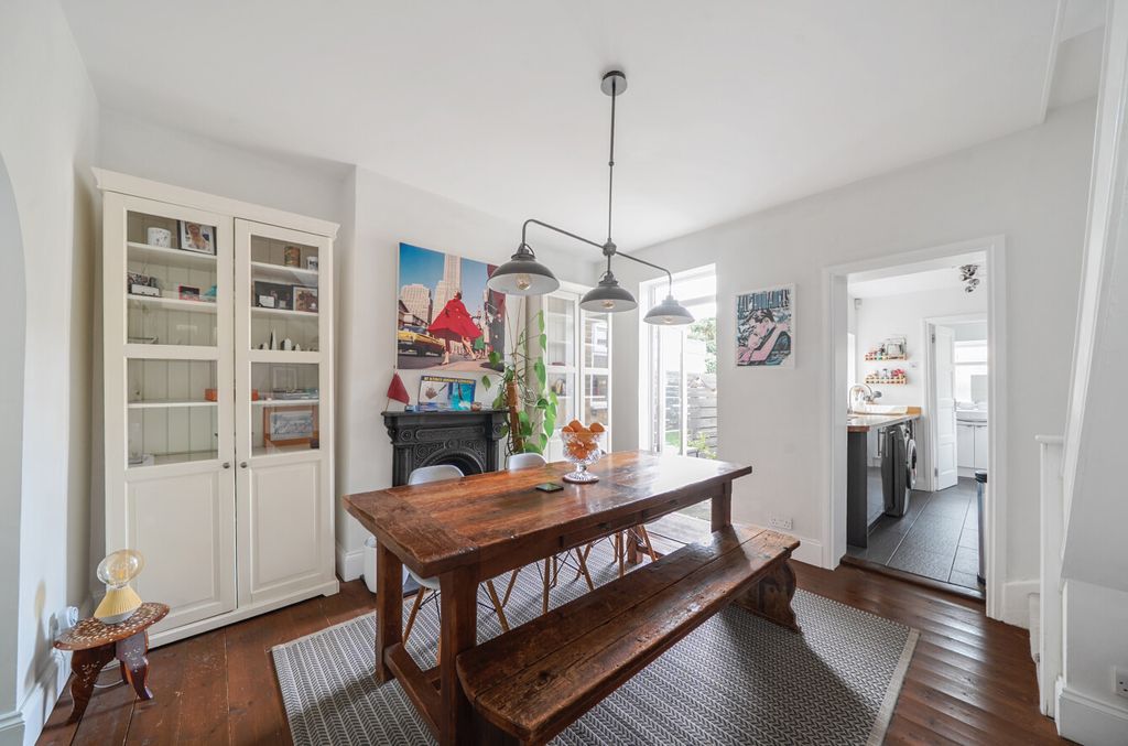 Property photo 2 of 17 1371611-11-690B69...